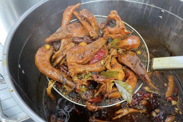 为什么用了各种上色方法，卤肉还是会变黑，告诉你原因